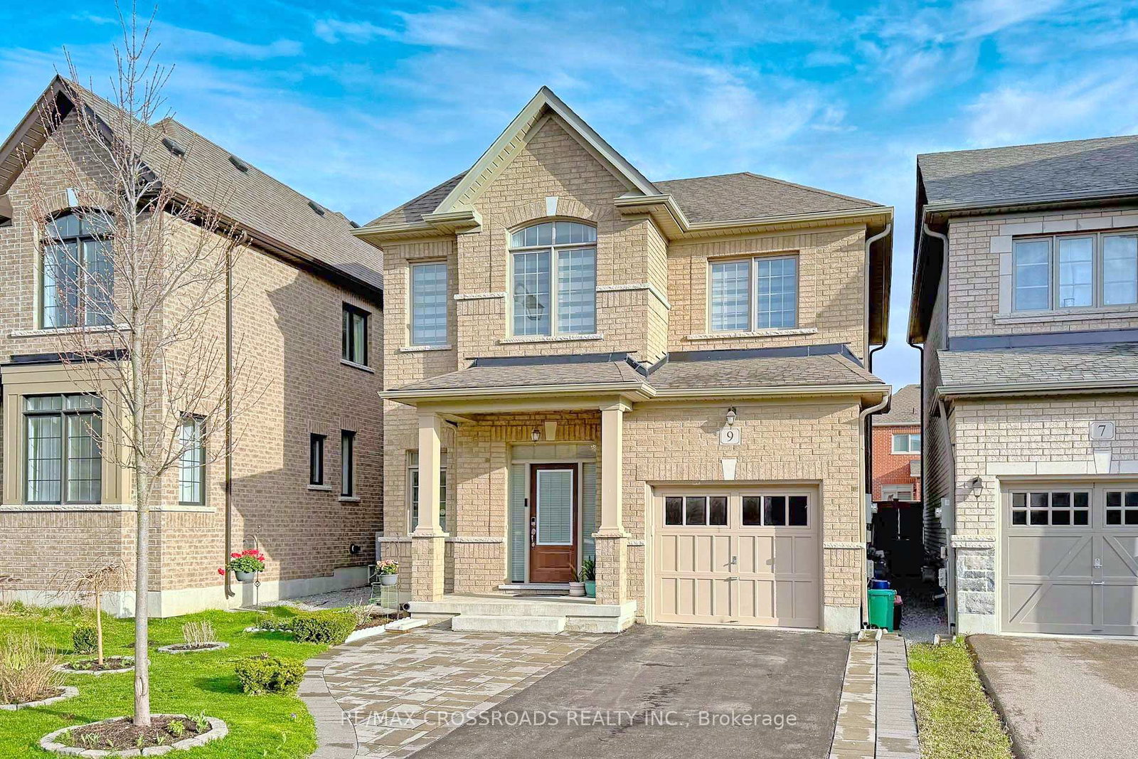 9-temple-avenue-east-gwillimbury-ontario-n12221531
