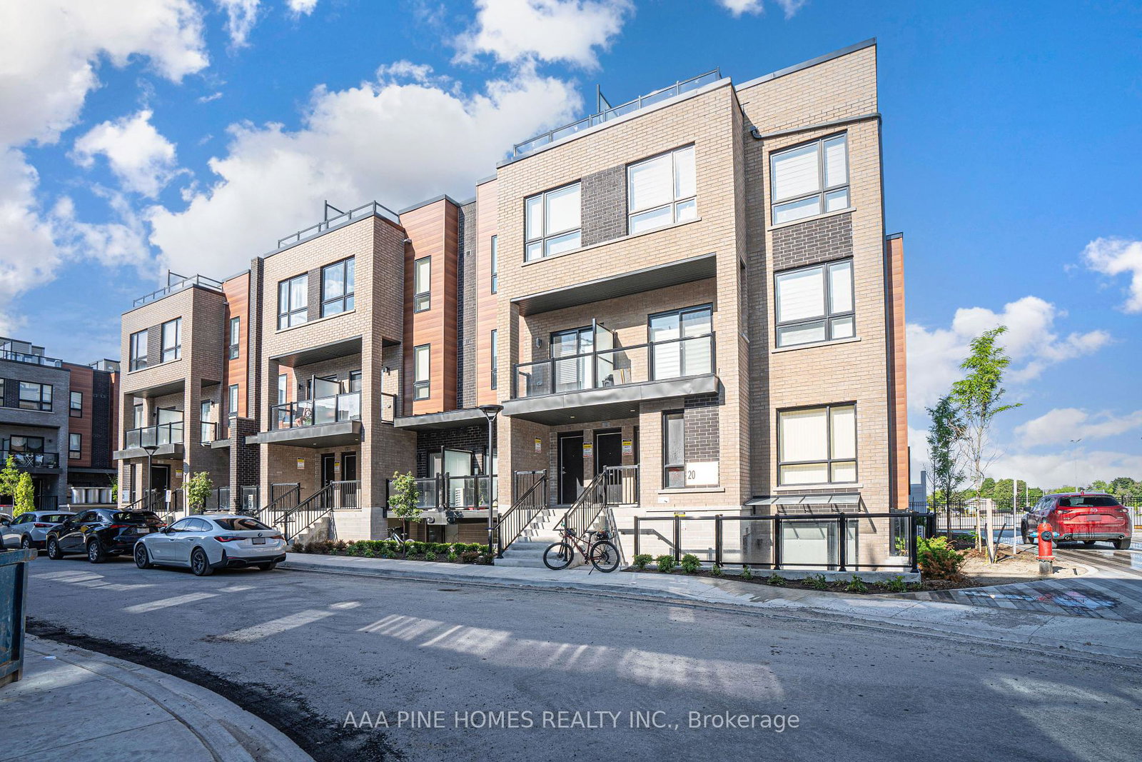 20-lytham-green-circle-newmarket-ontario-n12222130