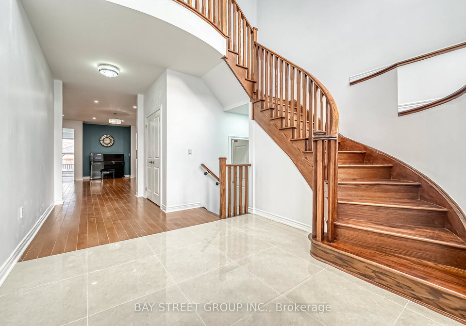 82-manor-hampton-street-east-gwillimbury-ontario-n12222296