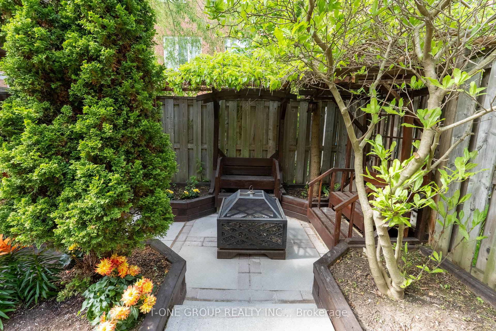 8-townwood-drive-richmond-hill-ontario-n12228093