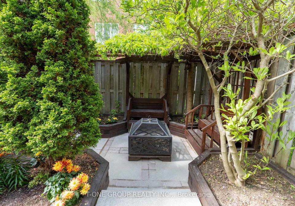 8-townwood-drive-richmond-hill-ontario-n12228093