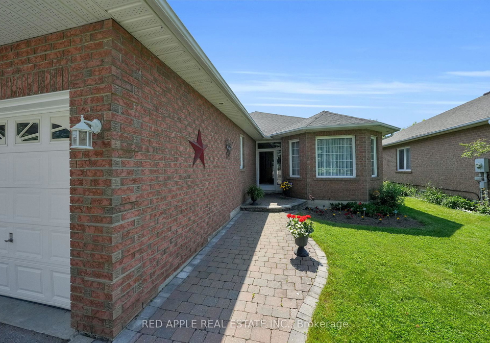 18-stonehill-boulevard-east-gwillimbury-ontario-n12229197
