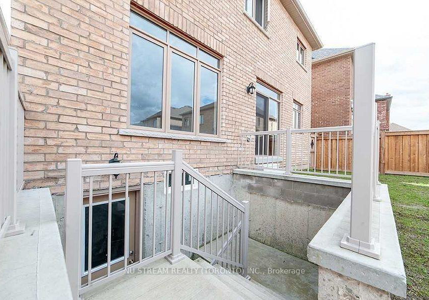 258-gibson-circle-bradford-west-gwillimbury-ontario-n12232194