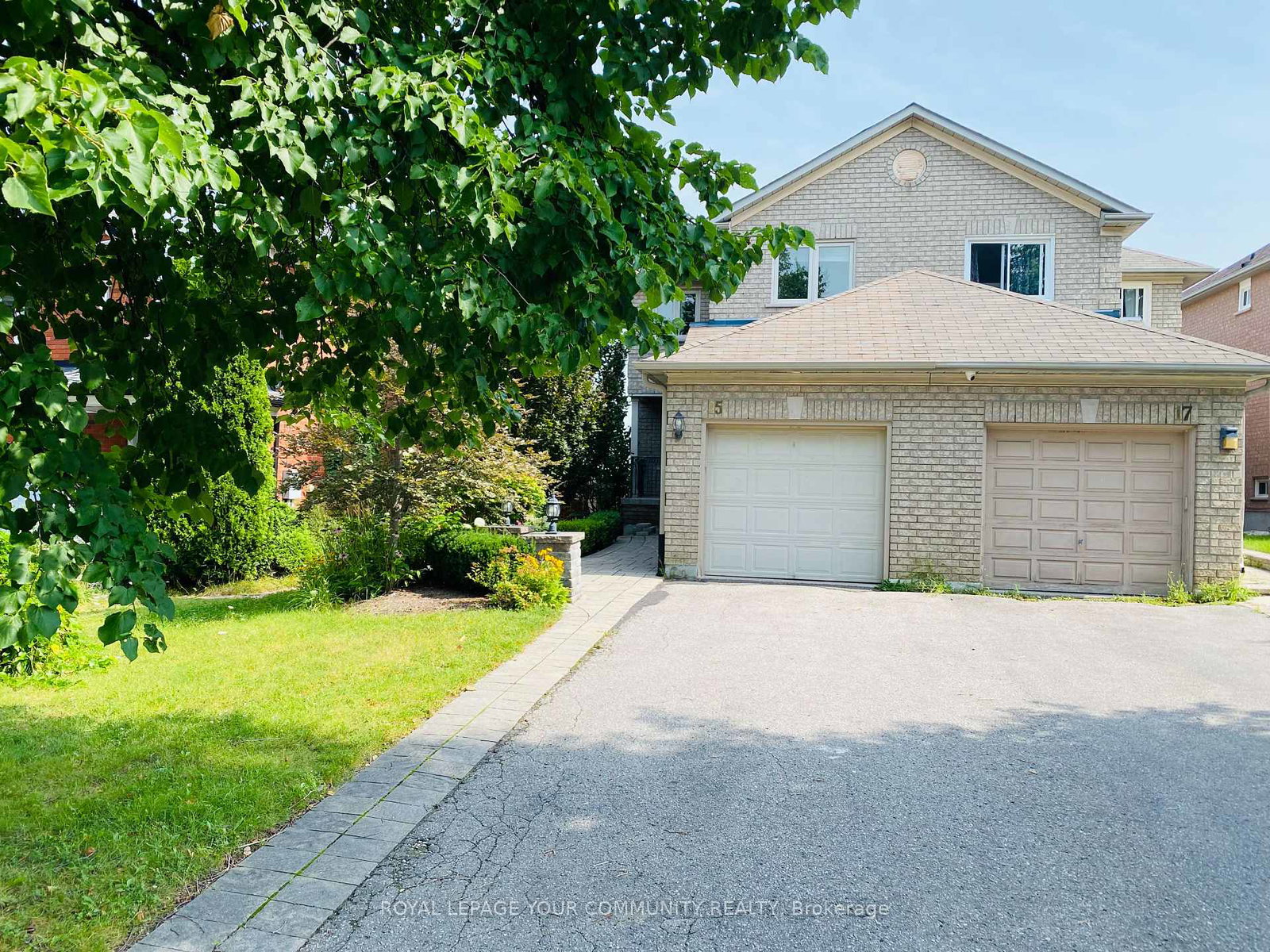 15-fife-road-aurora-ontario-n12233581