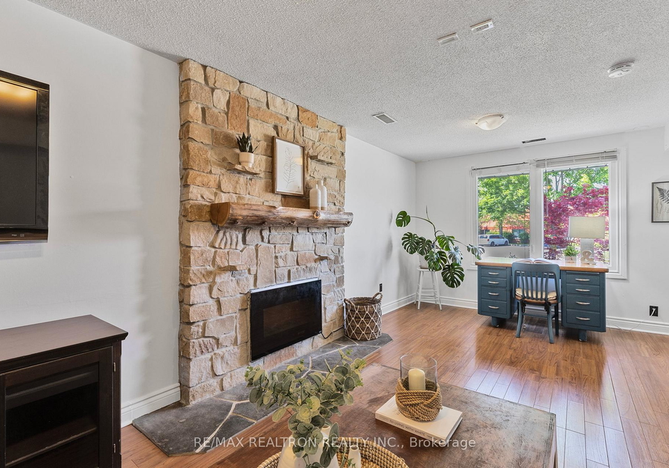 924-wayne-drive-newmarket-ontario-n12234048