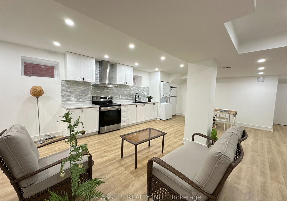 313-pinewood-drive-vaughan-ontario-n12234583