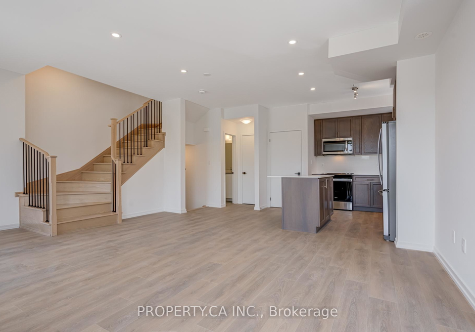 14-lytham-green-circle-newmarket-ontario-n12235332