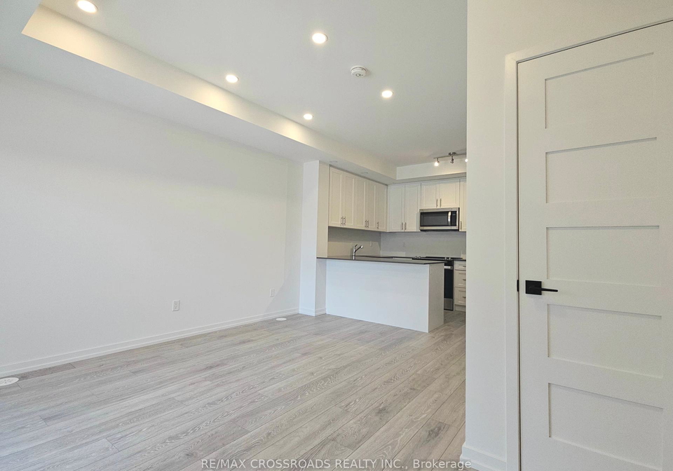14-lytham-green-circle-newmarket-ontario-n12237563