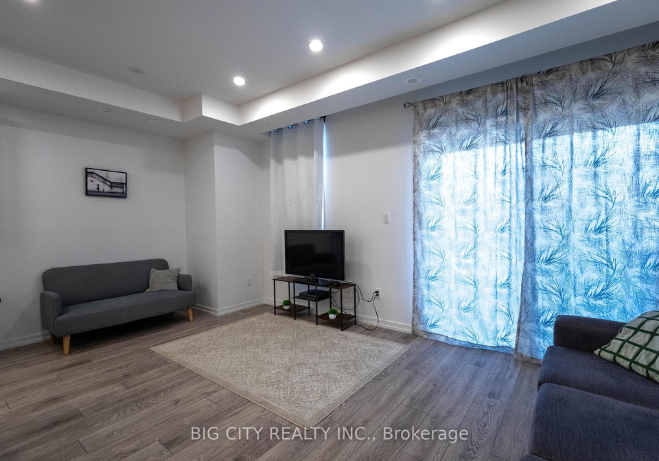 11-lytham-green-circle-newmarket-ontario-n12238032