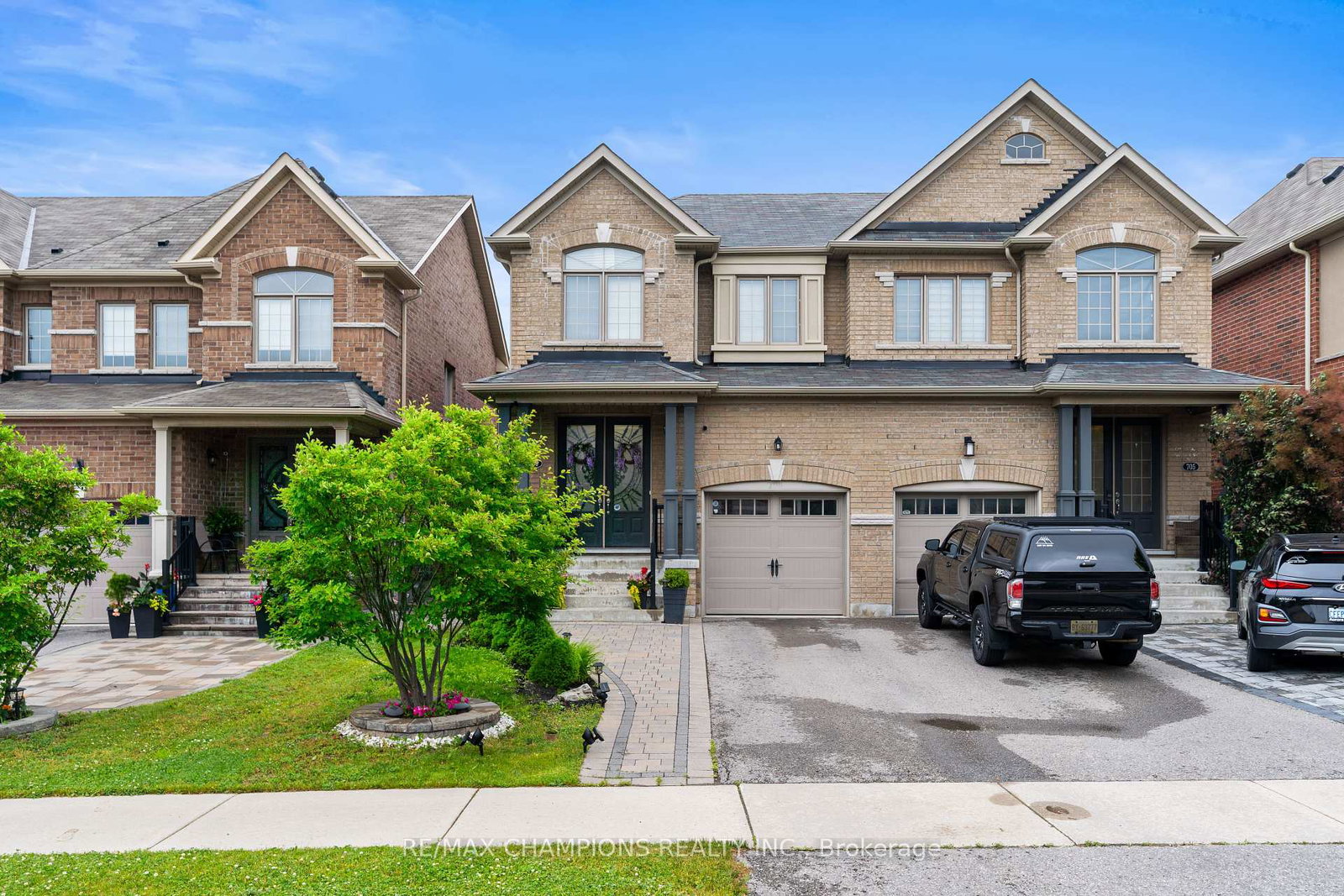 709-yarfield-crescent-newmarket-ontario-n12238376