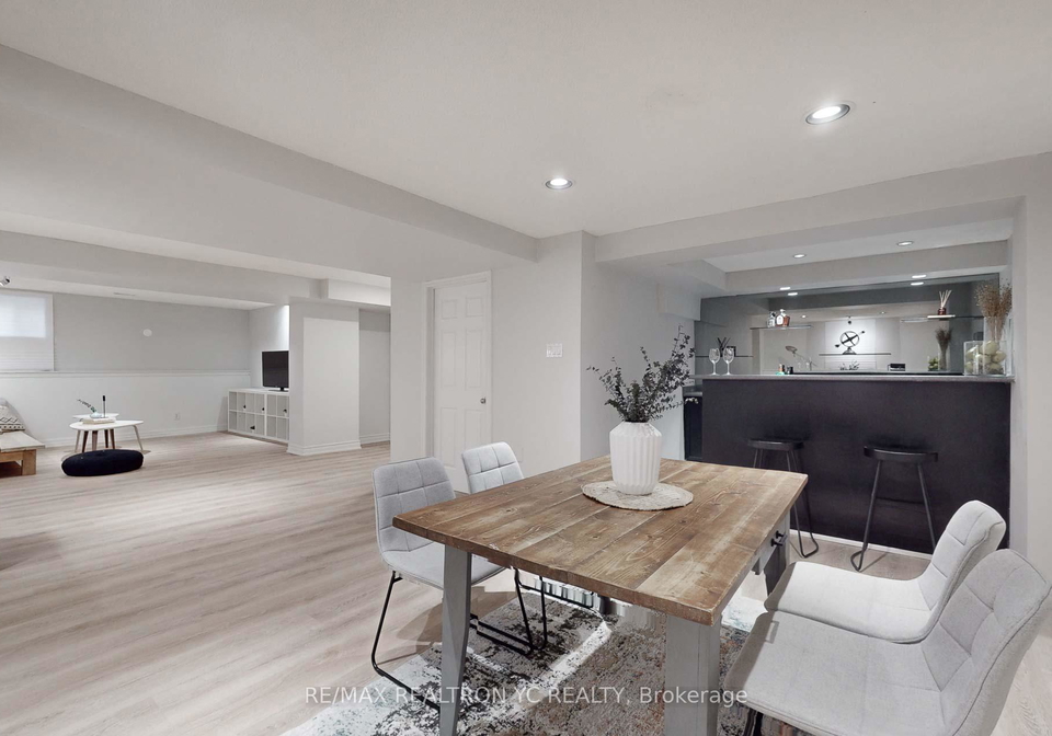 4-theobalds-circle-richmond-hill-ontario-n12242338