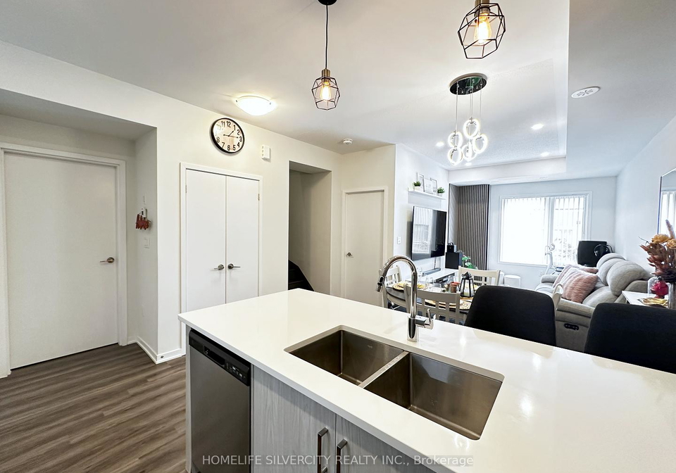 121-honeycrisp-crescent-vaughan-ontario-n12257146