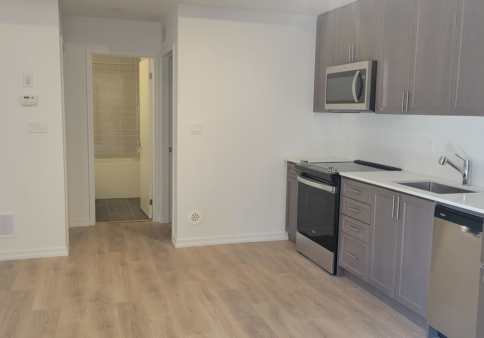 11-lytham-green-circle-newmarket-ontario-n12260503