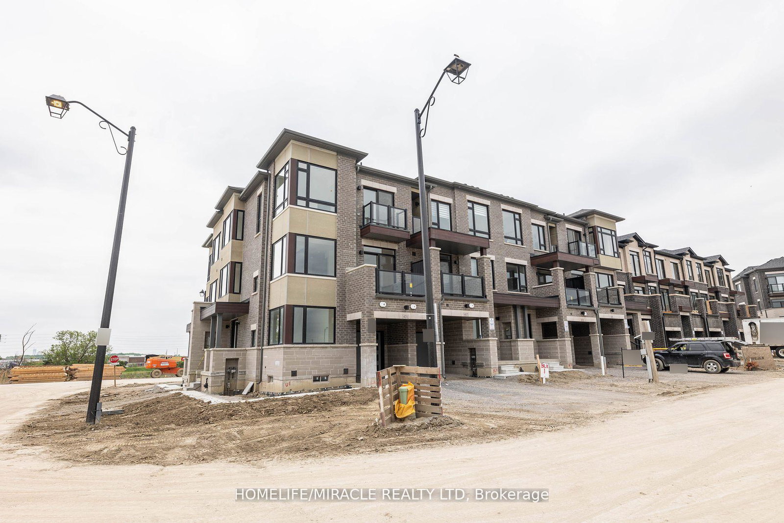 413-tennant-circle-vaughan-ontario-n12266031