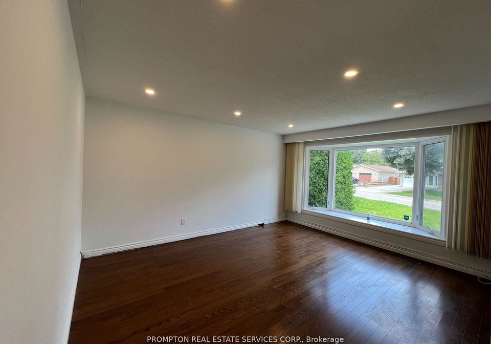 17-devins-drive-aurora-ontario-n12271156
