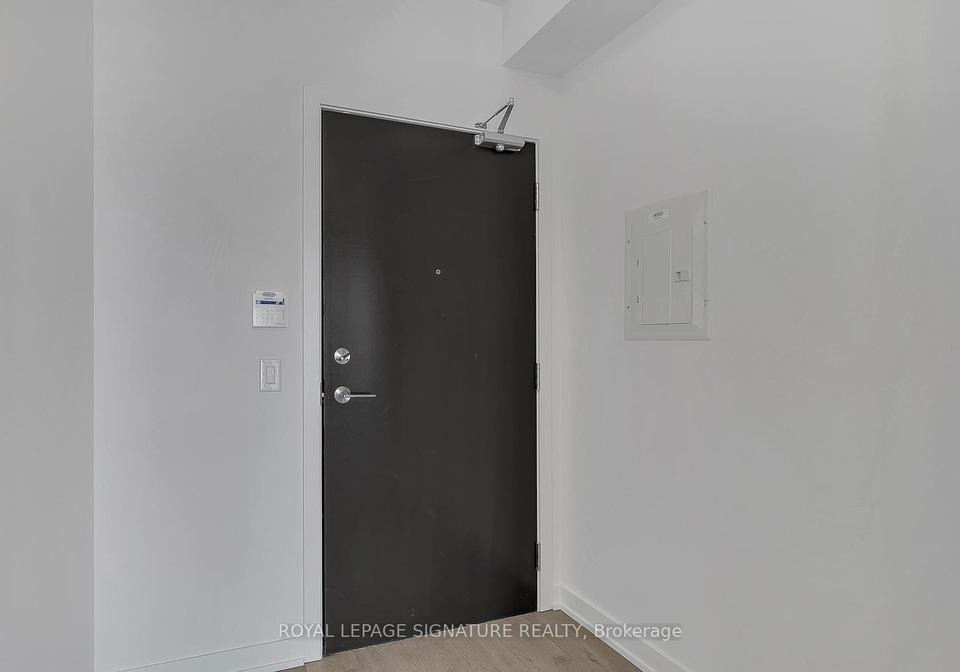 38-honeycrisp-centre-crescent-vaughan-ontario-n12273125