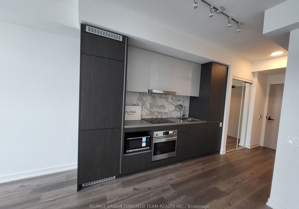 28-interchange-way-vaughan-ontario-n12275754