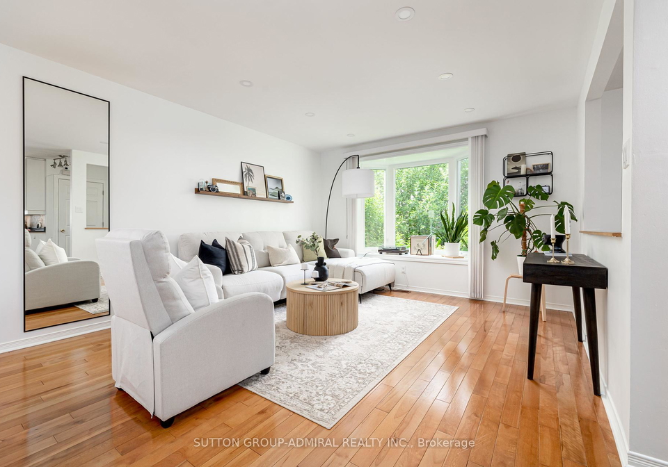 216-robinson-drive-newmarket-ontario-n12285048