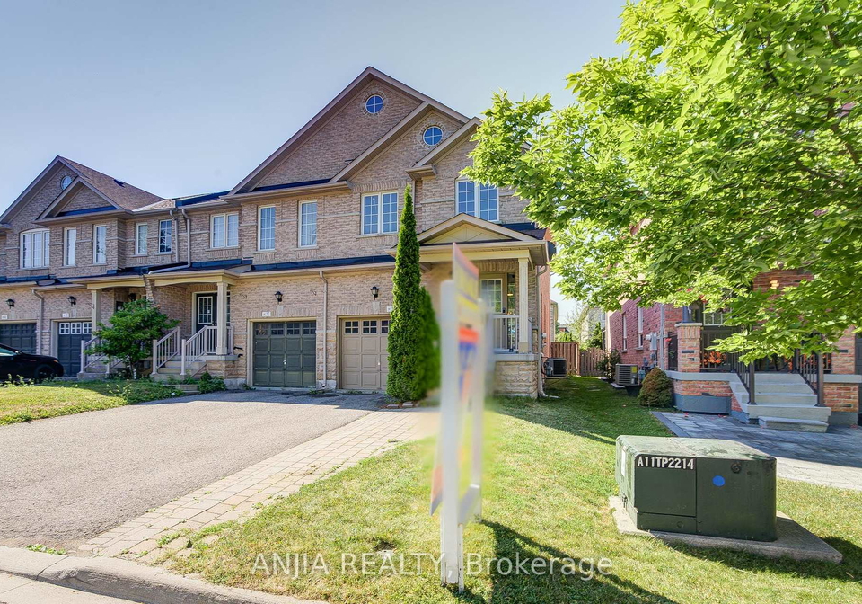 35-martell-gate-aurora-ontario-n12285399
