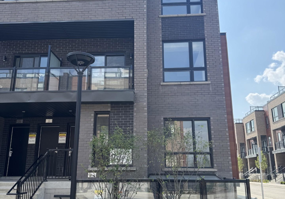 17-lytham-green-circle-newmarket-ontario-n12286586