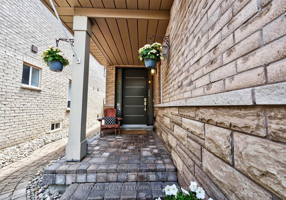 252-mcbride-crescent-newmarket-ontario-n12287388