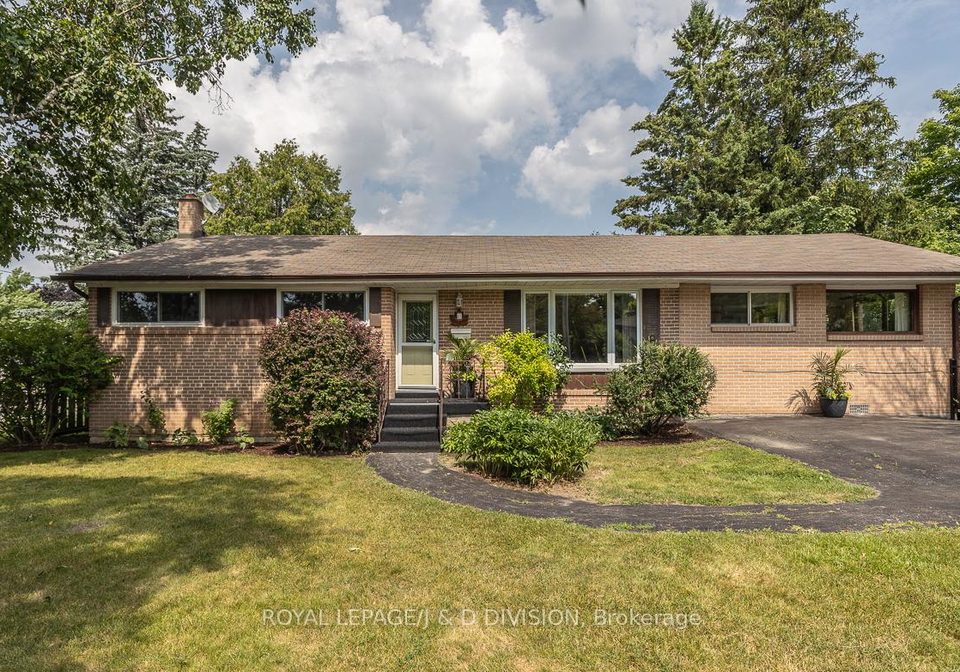 87-child-drive-aurora-ontario-n12291732