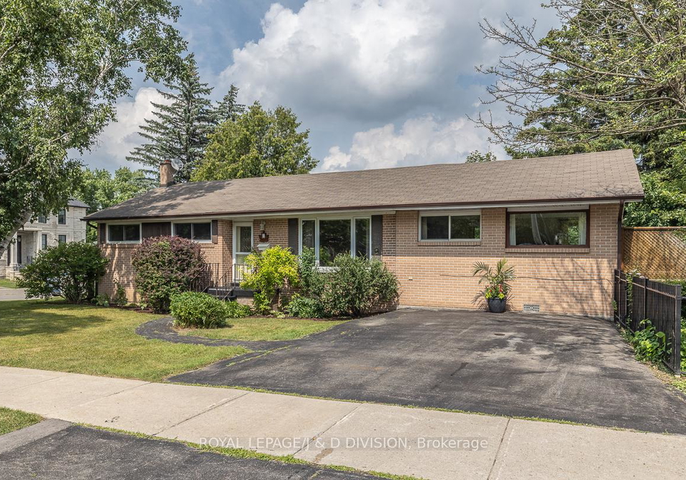 87-child-drive-aurora-ontario-n12291732