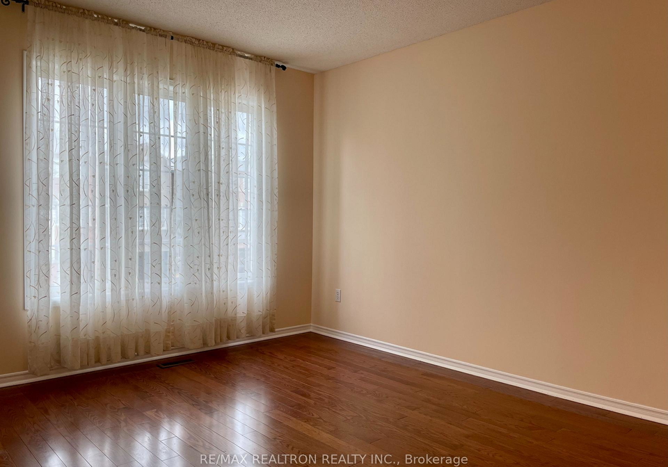 14-yellowood-circle-vaughan-ontario-n12295632