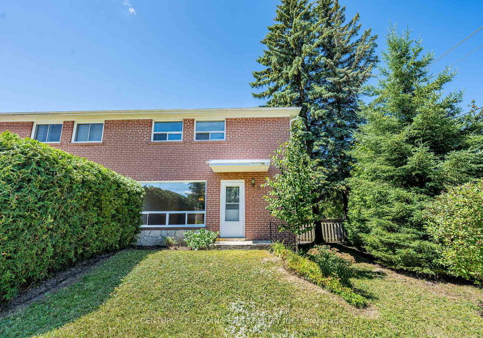 2-lee-gate-aurora-ontario-n12303297