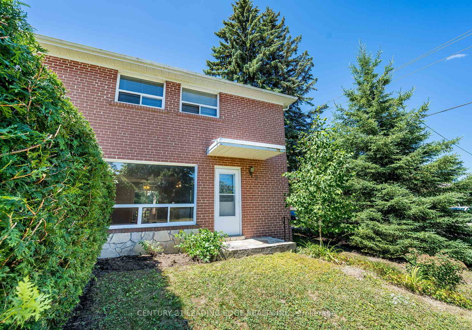 2-lee-gate-aurora-ontario-n12303297
