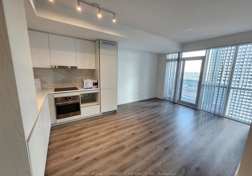 28-interchange-way-vaughan-ontario-n12304761