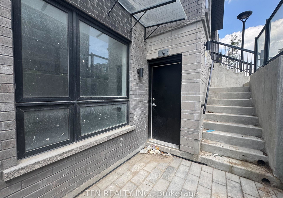 18-lytham-green-circle-newmarket-ontario-n12306072