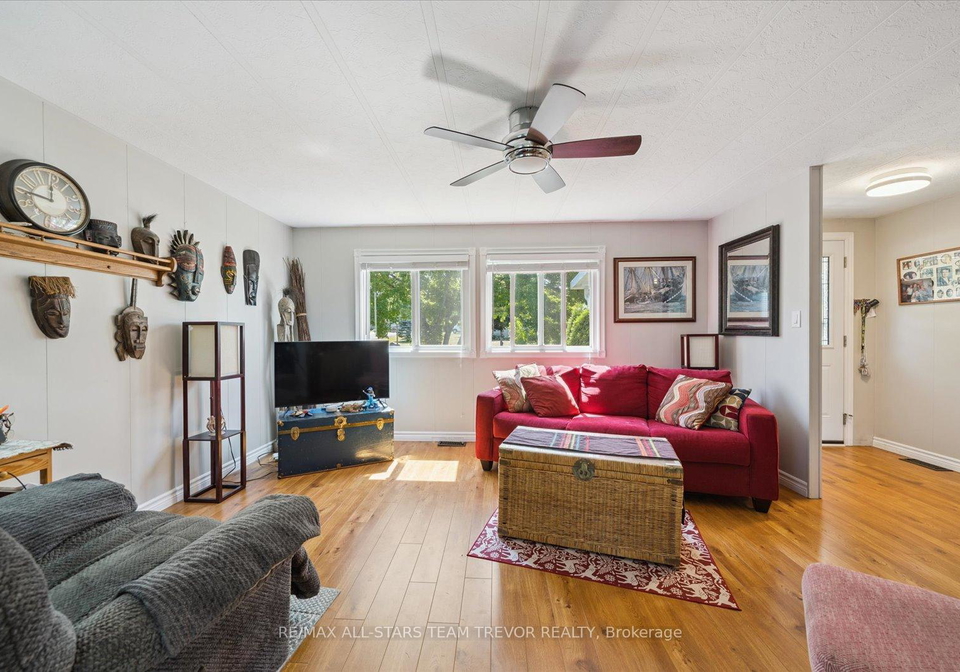 10-hummingbird-circle-georgina-ontario-n12306831