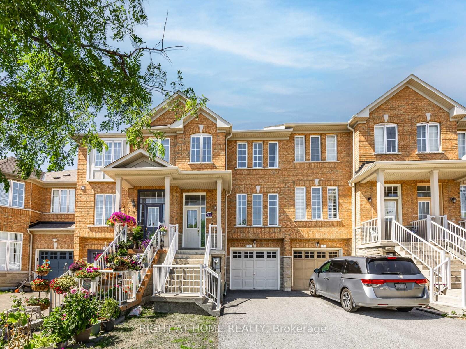 6-martell-gate-aurora-ontario-n12307743