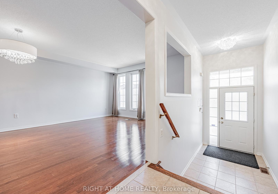 6-martell-gate-aurora-ontario-n12307743