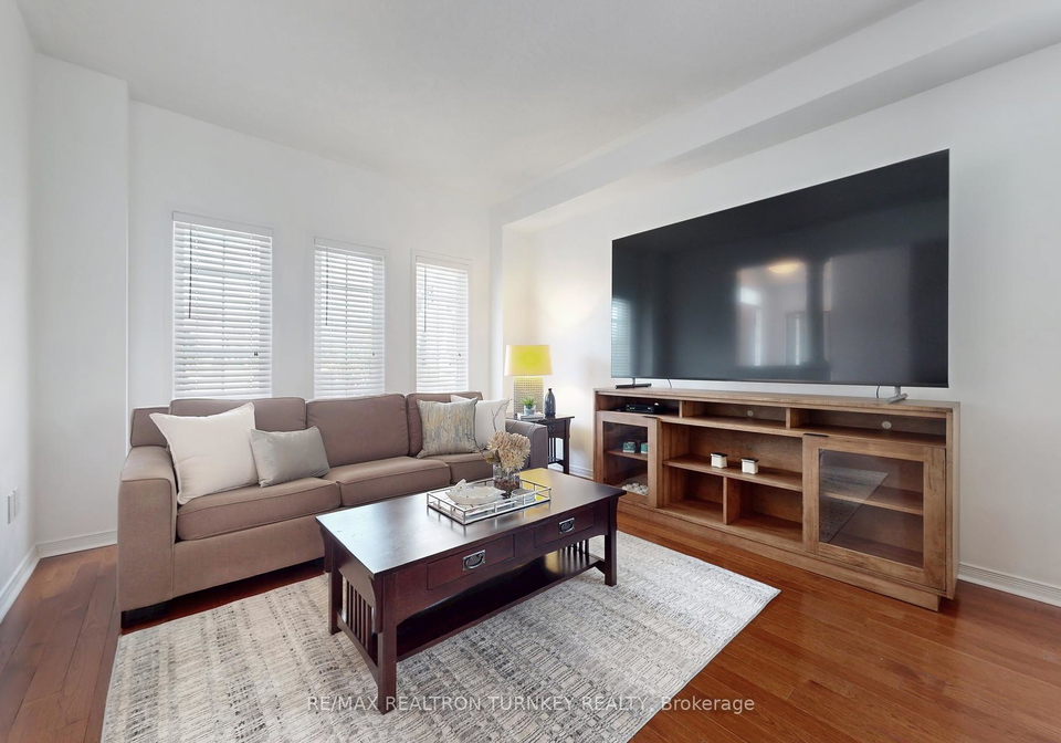 18-trish-drive-richmond-hill-ontario-n12307880