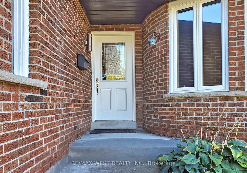 62-portland-crescent-newmarket-ontario-n12308398