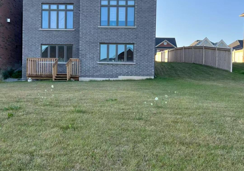 199-thompson-drive-east-gwillimbury-ontario-n12309387