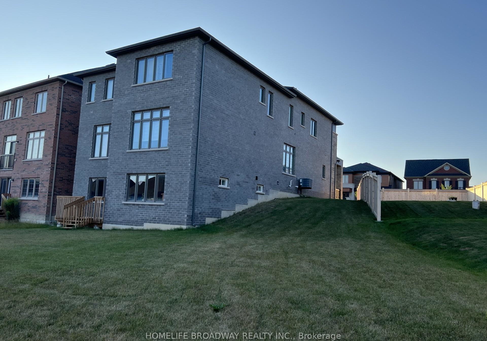 199-thompson-drive-east-gwillimbury-ontario-n12309387