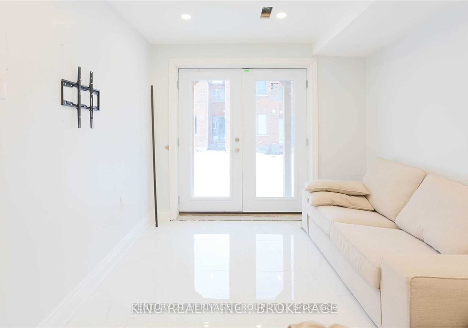 104-forest-edge-crescent-east-gwillimbury-ontario-n12309823