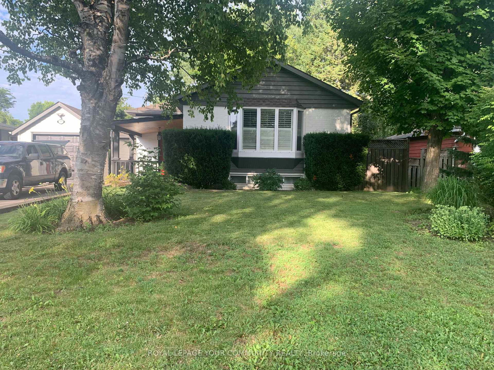 15-holman-crescent-aurora-ontario-n12314864