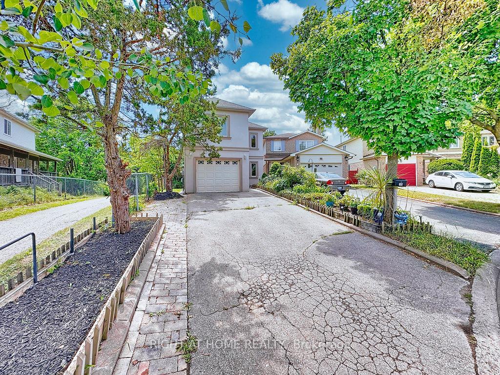 100-greenbelt-crescent-richmond-hill-ontario-n12318103