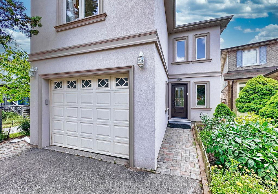 100-greenbelt-crescent-richmond-hill-ontario-n12318103