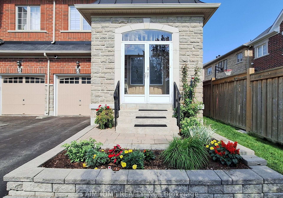 3-bishops-gate-markham-ontario-n12320790