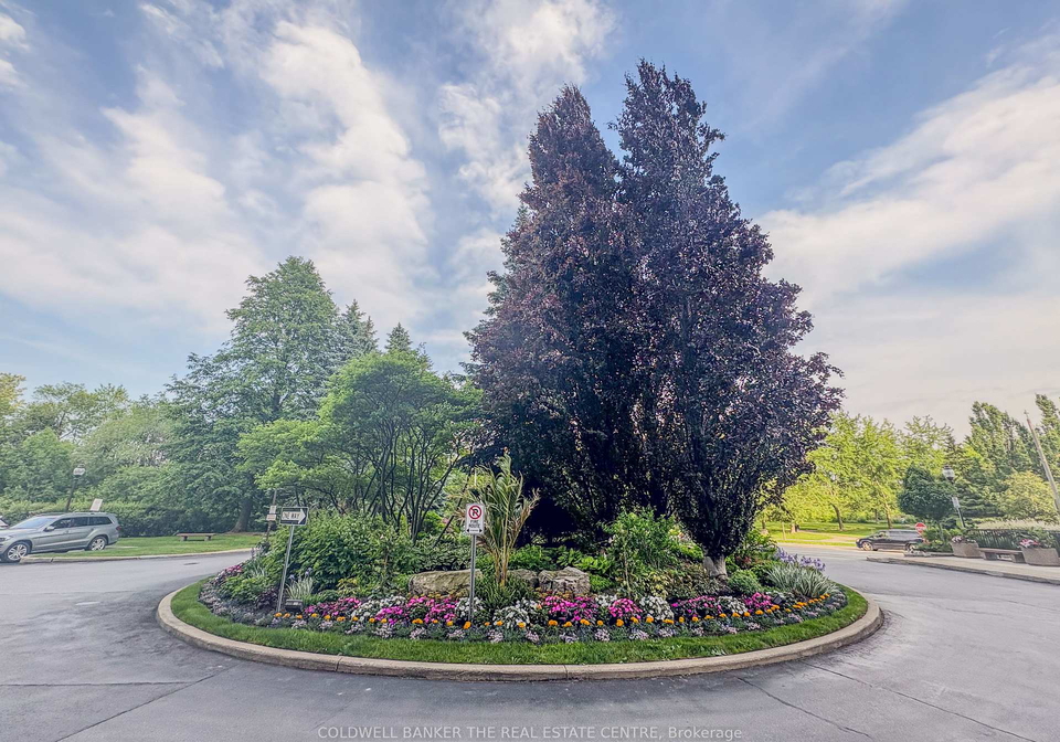 100-observatory-lane-richmond-hill-ontario-n12324044