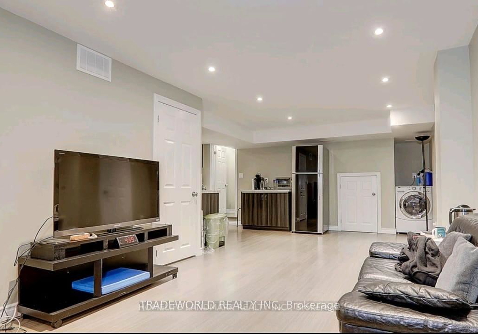1-donald-buttress-boulevard-e-e-markham-ontario-n12324780