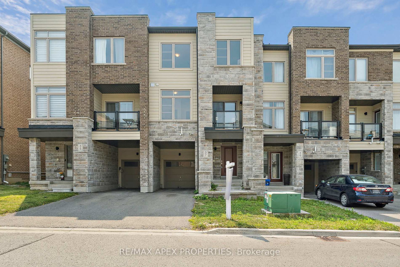 37-vantage-loop-newmarket-ontario-n12330446
