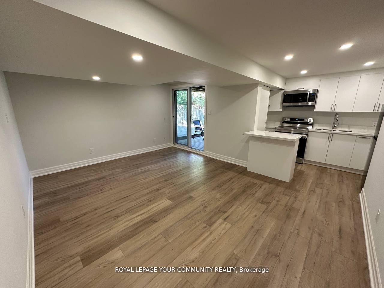 8-mendys-forest-crescent-aurora-ontario-n12330565