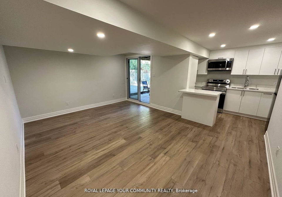 8-mendys-forest-crescent-aurora-ontario-n12330565