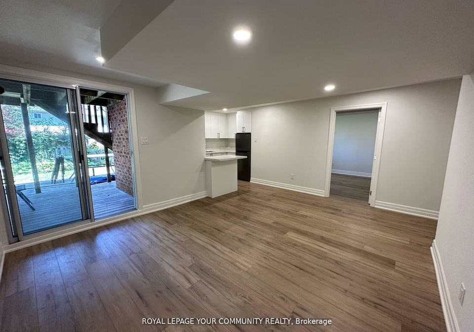 8-mendys-forest-crescent-aurora-ontario-n12330565
